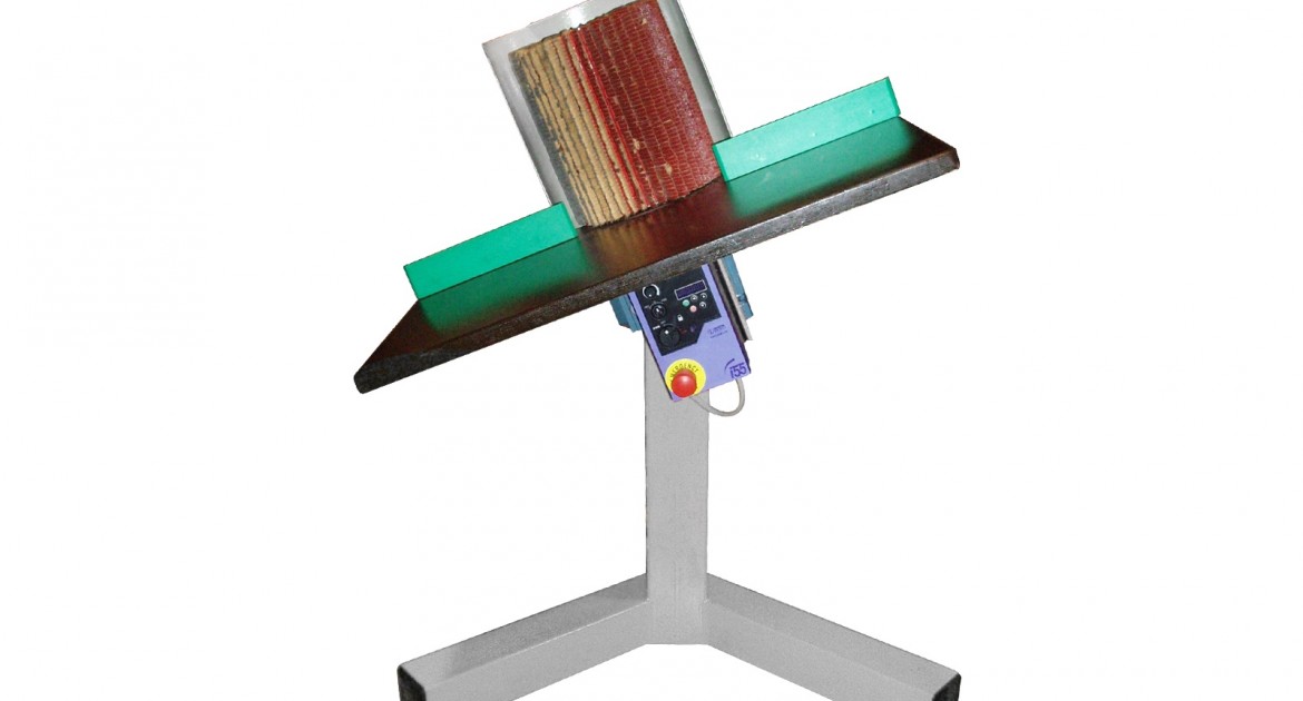 Stroj za ščetkanje z delovno mizo – model QT1/300