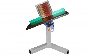 Stroj za četkanje s radnim stolom – model QT300