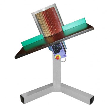 Stroj za četkanje s radnim stolom – model QT300